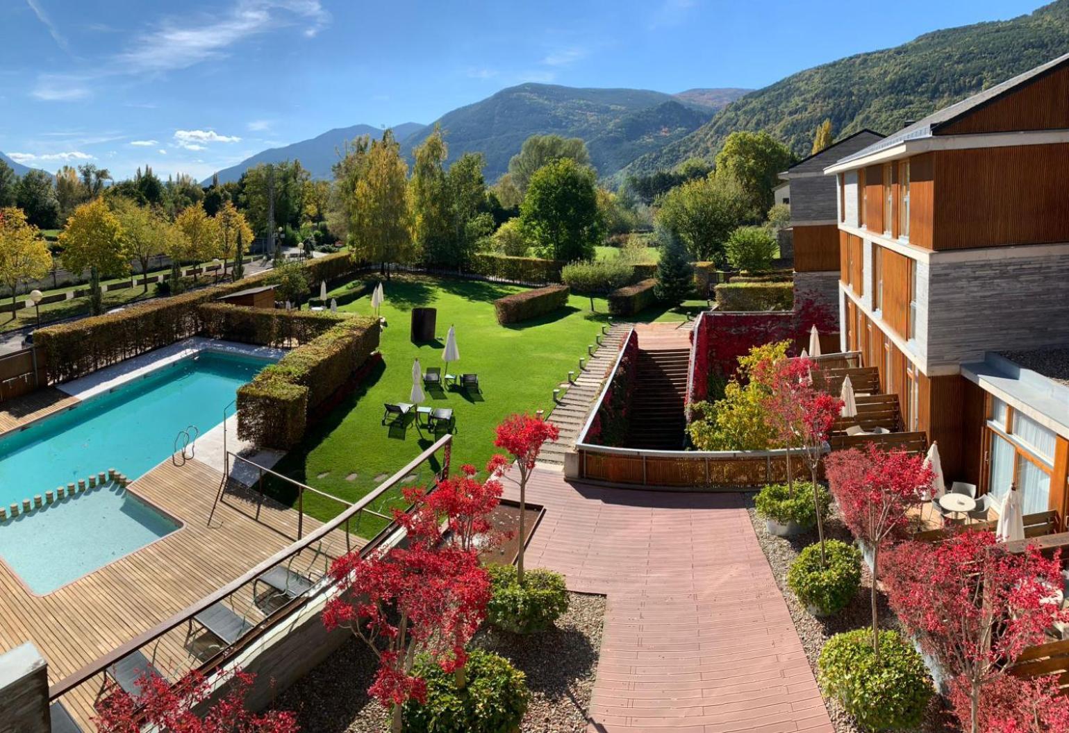 Tierra De Biescas Hotel Exterior photo